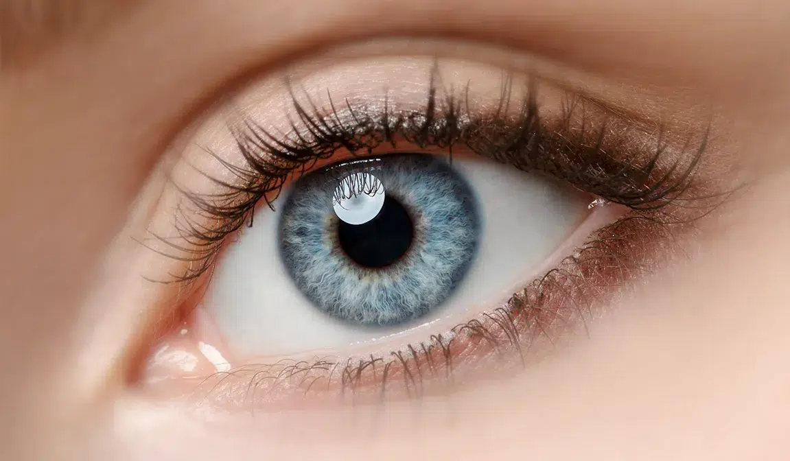 close-up-blue-eye close up blue eye