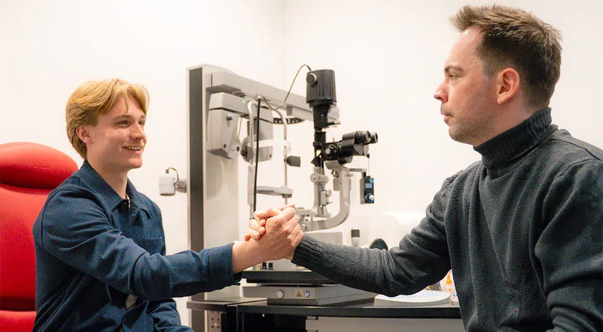 KSV-Holstein-Kiel-Spieler-zur-Untersuchung-bei-EuroEyes-Kiel-header KSV Holstein Kiel Spieler zur Untersuchung bei EuroEyes Kiel header